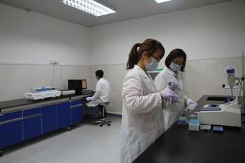 参观泰安中天华康亲子鉴定中心实验室 29